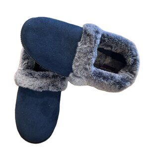 Skechers Blue Slippers with blue Faux Fur - size 9